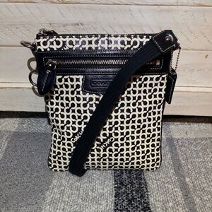 Y2K Coach Penelope Op Art Crossbody 42206 Swing Pack Black White Messenger Bag